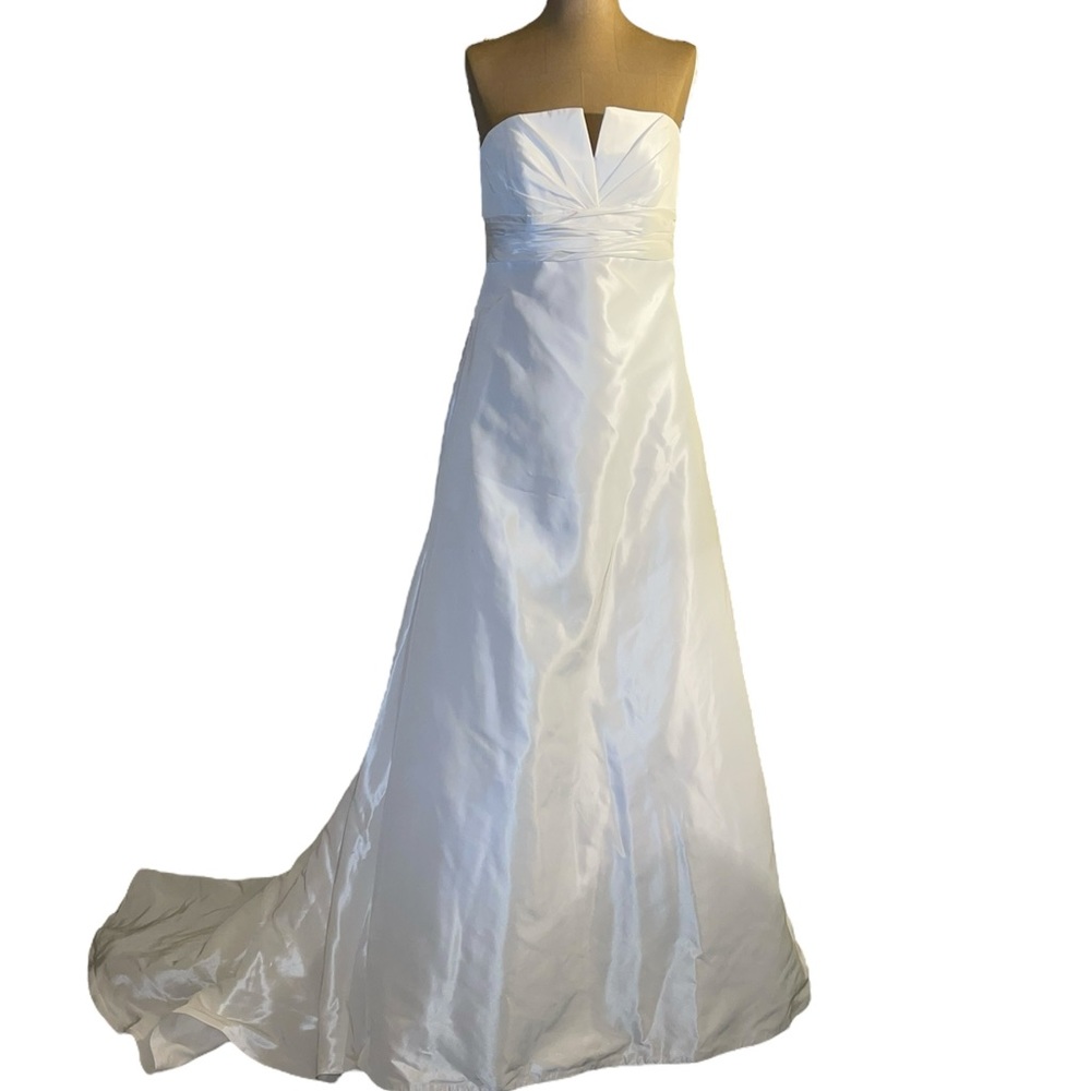 NWT David’s Bridal Strapless Taffeta Aline Wedding Gown White, Size: 8